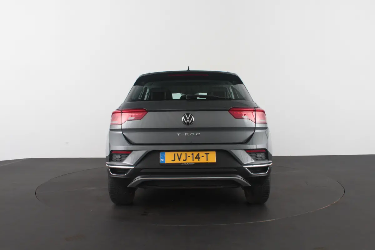 1.0 TSI Style > 110pk/Kleur Indium Grey/Parkeersensoren/navi/All season banden