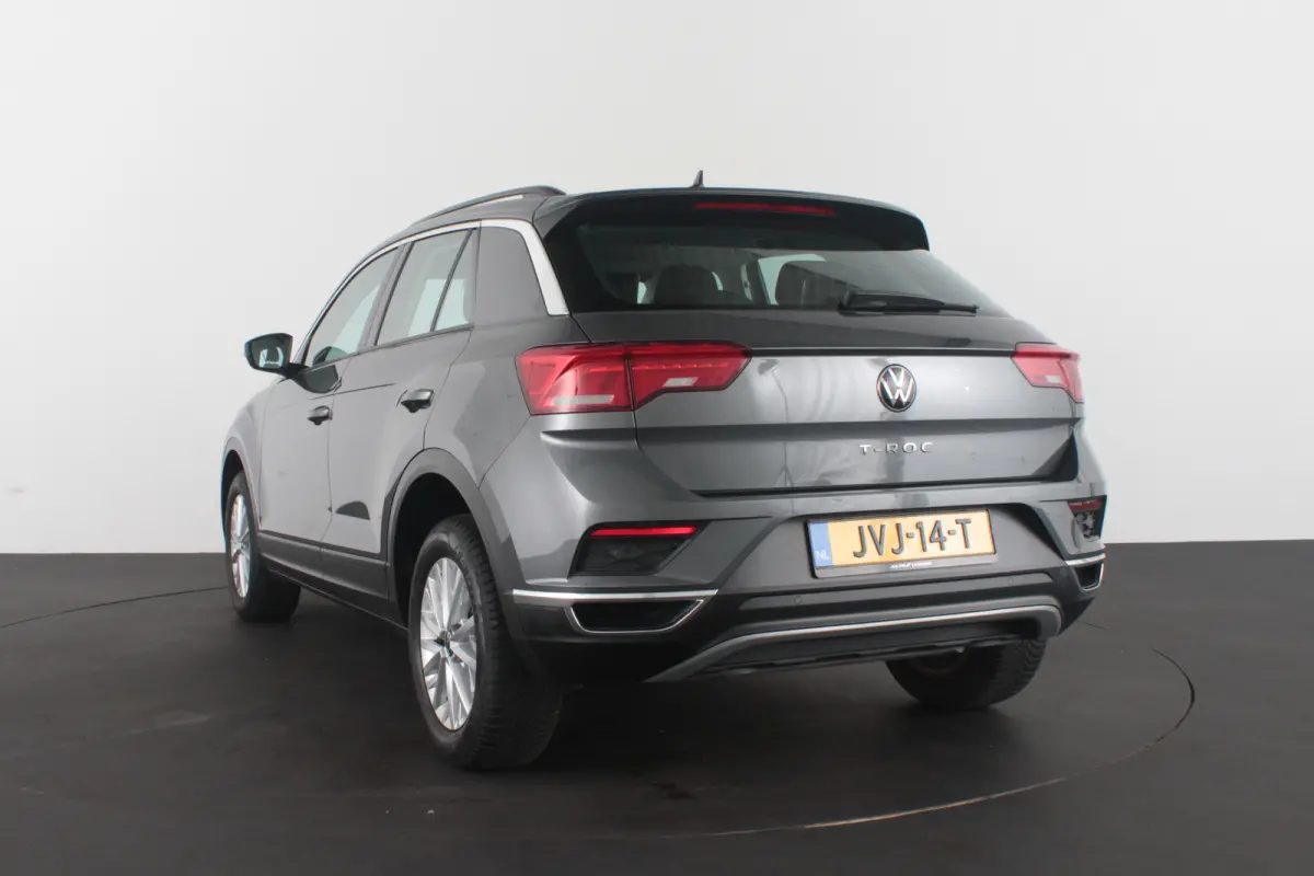 1.0 TSI Style > 110pk/Kleur Indium Grey/Parkeersensoren/navi/All season banden