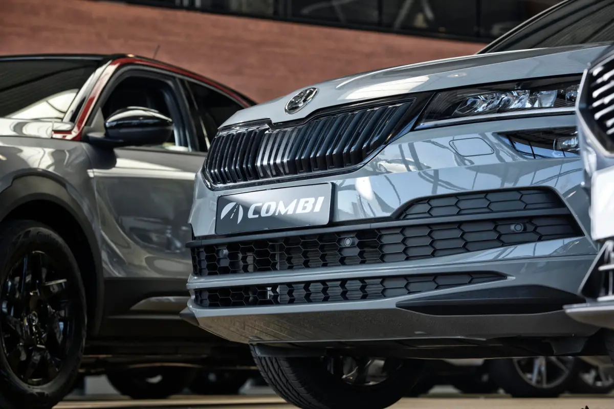 1.0 TSI Style > 110pk/Kleur Indium Grey/Parkeersensoren/navi/All season banden