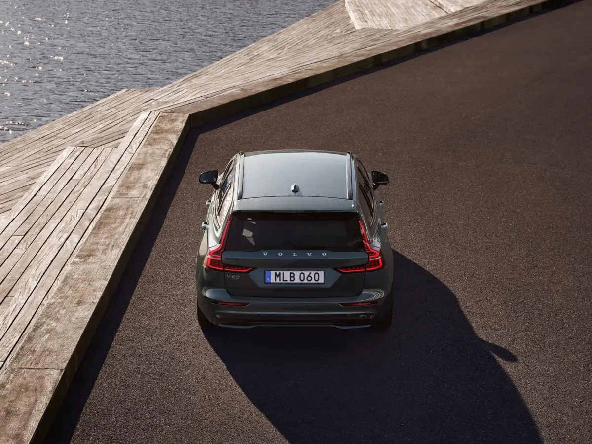 T6 Plug-in hybrid AWD Plus Dark | Parkeercamera | Harman Kardon | Stoel- en stuurverwarming