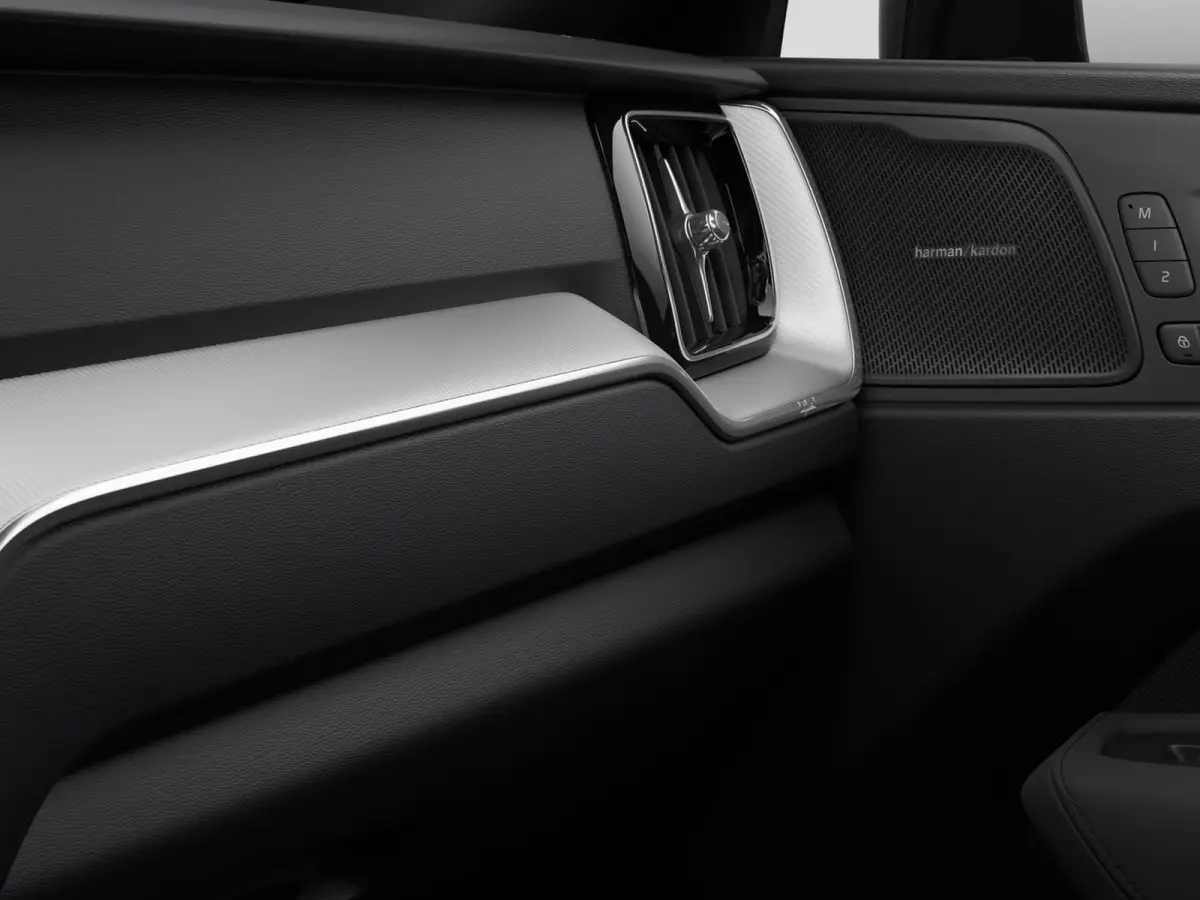 T6 Plug-in hybrid AWD Plus Black Edition | Panoramadak | 360° camera | Luchtvering | Head-up display | Harman Kardon | Stoel- en stuurverwarming
