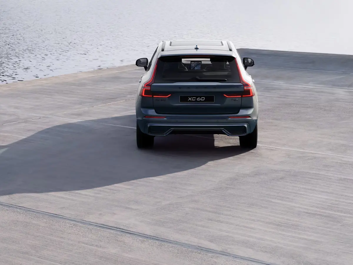 T6 Plug-in hybrid AWD Plus Black Edition | Panoramadak | 360° camera | Luchtvering | Head-up display | Harman Kardon | Stoel- en stuurverwarming