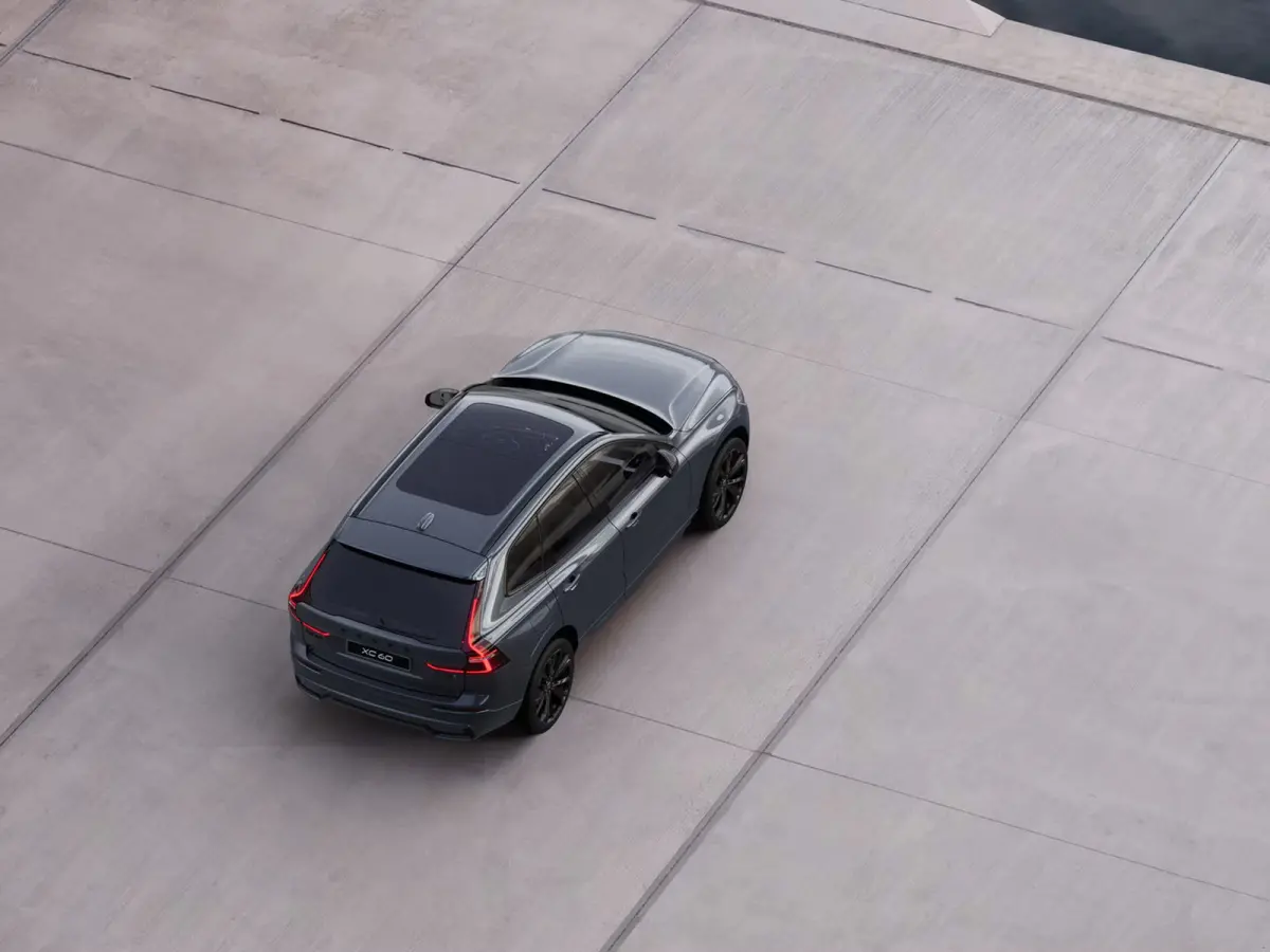 T6 Plug-in hybrid AWD Plus Black Edition | Panoramadak | 360° camera | Luchtvering | Head-up display | Harman Kardon | Stoel- en stuurverwarming