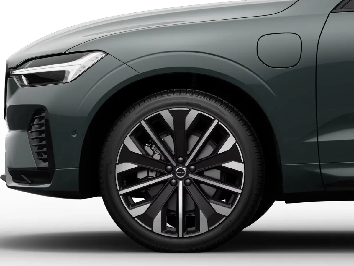 T6 Plug-in hybrid AWD Plus Dark | Panoramadak | 360° camera | Luchtvering | Head-up display | Harman Kardon | Stoel- en stuurverwarming