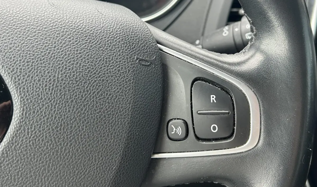 0.9 TCe Intens 90PK | 1e Eigenaar | Dealeronderhouden | Nette Staat | NL AUTO | NAP | R-Link | Bose | Trekhaak | Achteruitrijcamera | Carplay | Navigatie | 2 Sleutels | Premium Kleur |