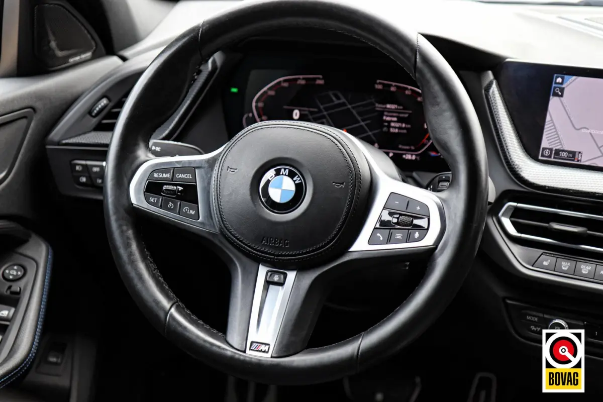 118i M-Sport M-Pakket Shadow |LED|CARPLAY|H&K|ELEK. KLEP|STOEL+STUURVERW.|VIRTUAL