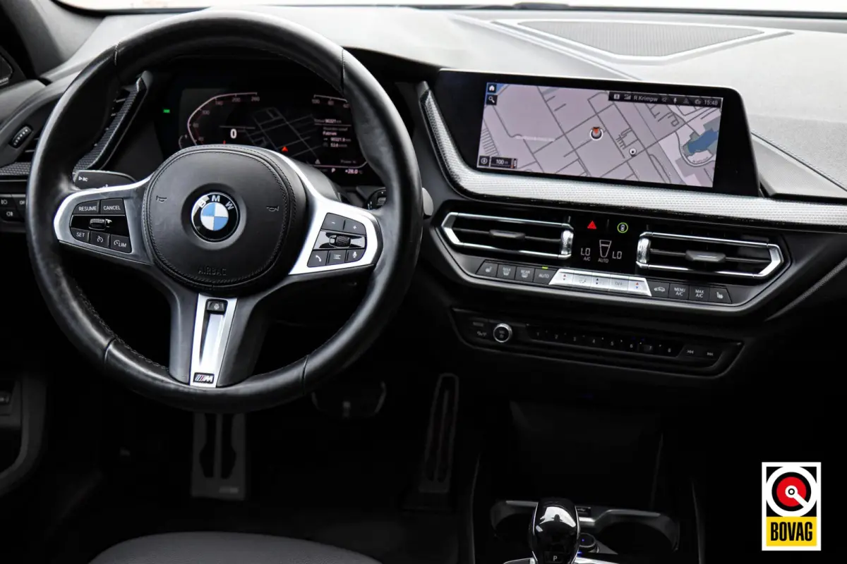 118i M-Sport M-Pakket Shadow |LED|CARPLAY|H&K|ELEK. KLEP|STOEL+STUURVERW.|VIRTUAL