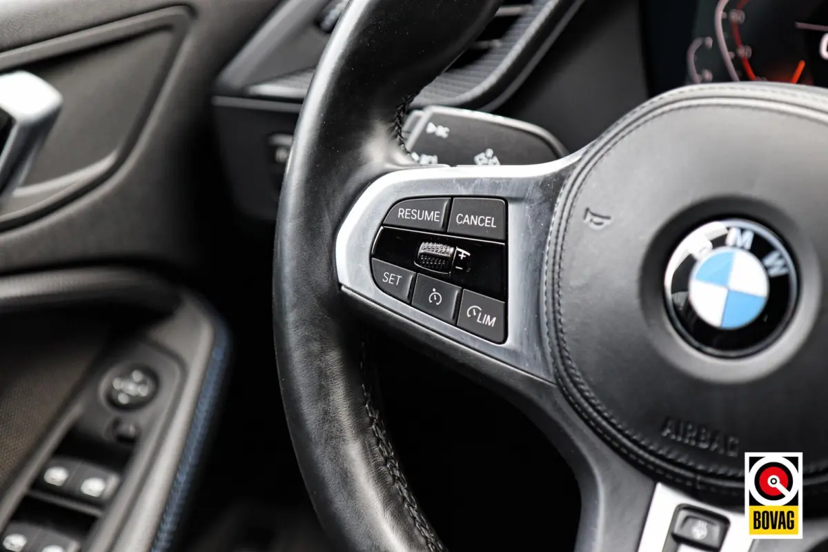 118i M-Sport M-Pakket Shadow |LED|CARPLAY|H&K|ELEK. KLEP|STOEL+STUURVERW.|VIRTUAL