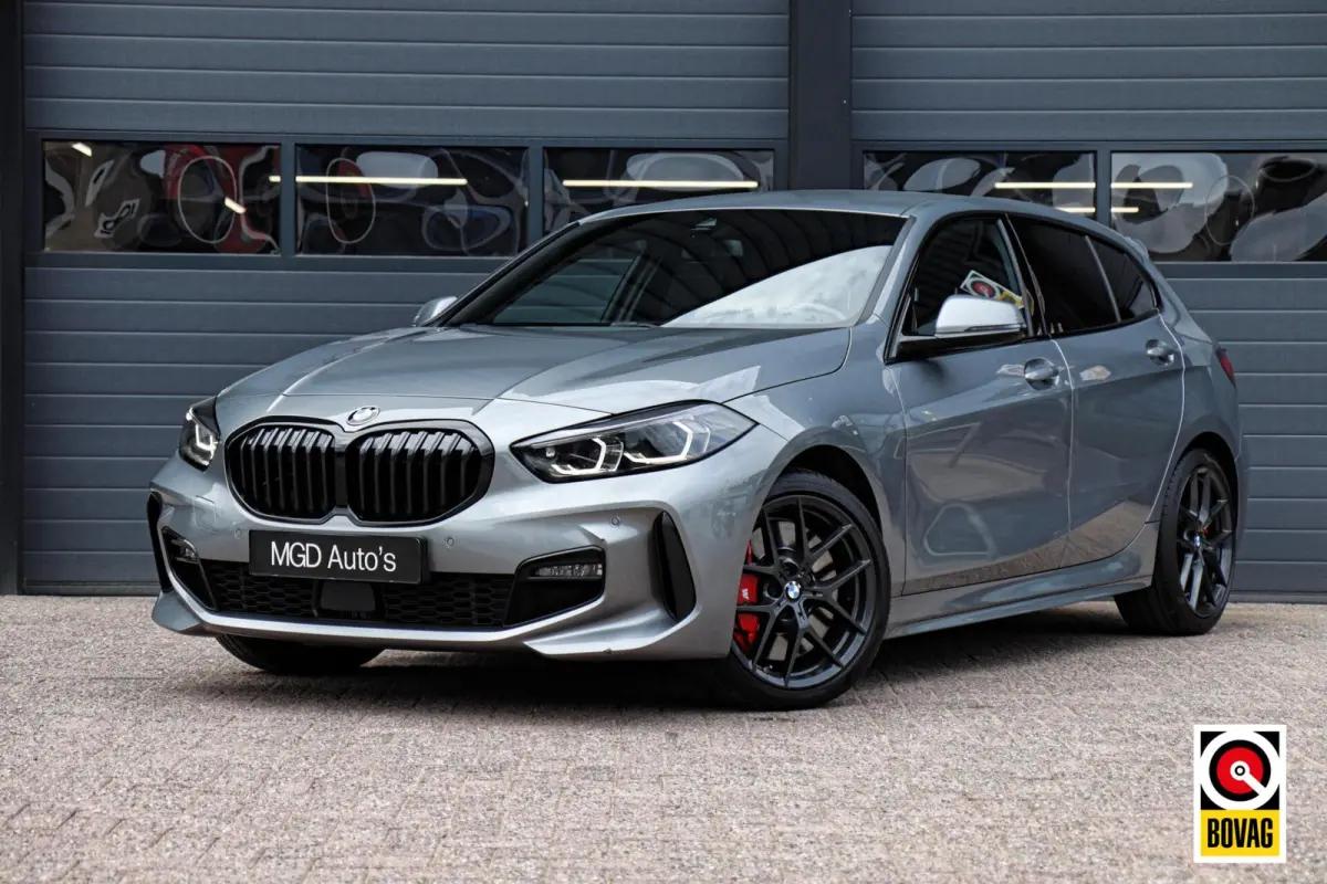 118i M-Sport M-Pakket Shadow |LED|CARPLAY|H&K|ELEK. KLEP|STOEL+STUURVERW.|VIRTUAL
