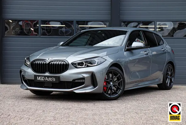 118i M-Sport M-Pakket Shadow |LED|CARPLAY|H&K|ELEK. KLEP|STOEL+STUURVERW.|VIRTUAL