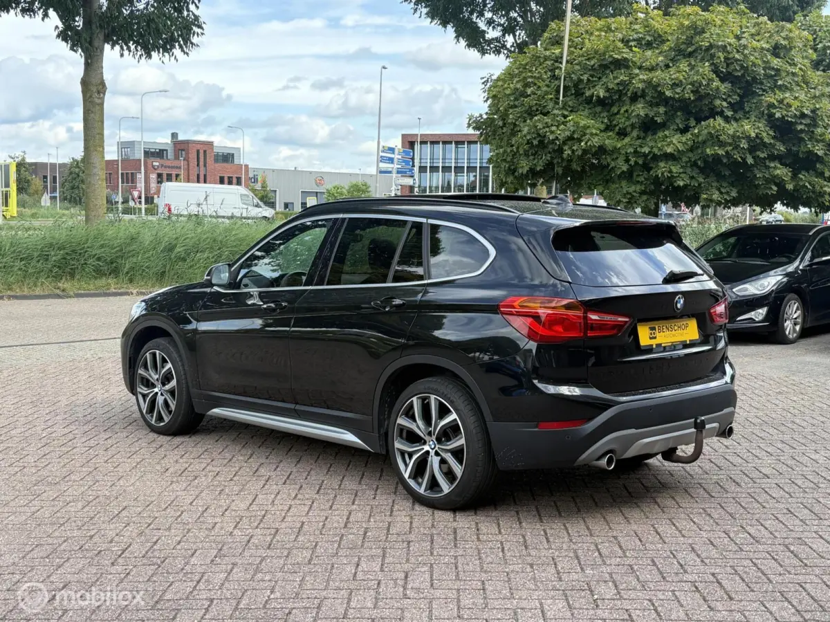 xDrive20i Xline Panodak Navi Carplay Memory Leer Camera Harman Kardon Trekhaak