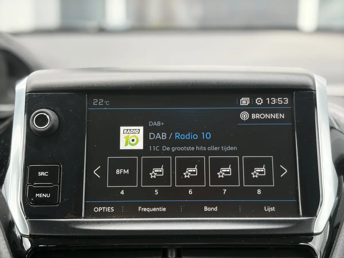 1.2 PureTech Blue Lion 82pk | Apple Carplay/Android Auto | Cruise control | Dab | Lichtmetalen velgen 16" | Navigatiesysteem full map | Parkeersensor achter | Zeer nette auto!