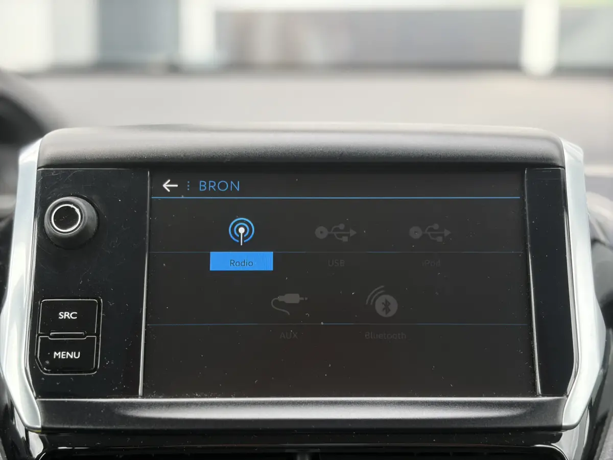 1.2 PureTech Blue Lion 82pk | Apple Carplay/Android Auto | Cruise control | Dab | Lichtmetalen velgen 16" | Navigatiesysteem full map | Parkeersensor achter | Zeer nette auto!