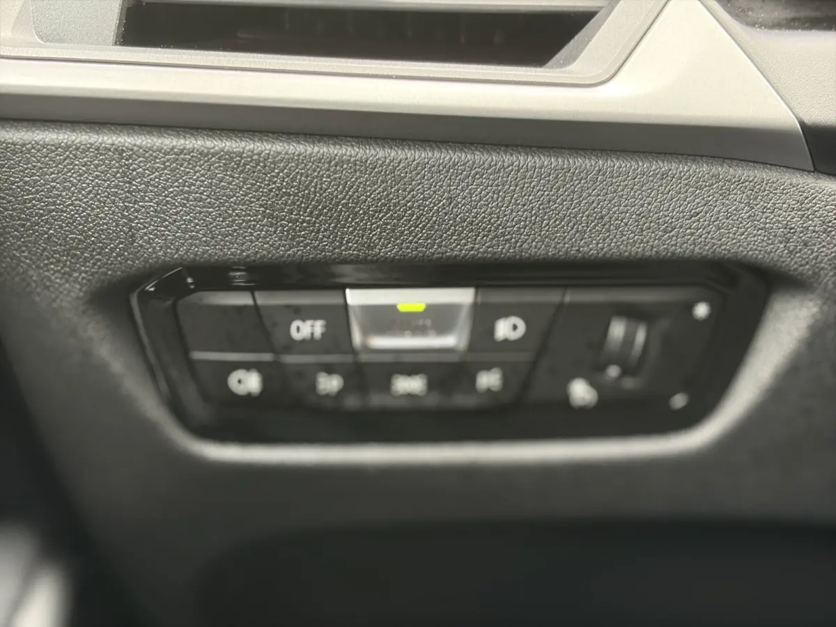 330e Executive 293pk | Nieuw Model | Virtual Cockpit | Apple Carplay/Android Auto | Dab | Elektrisch bedienbare achterklep | LED koplampen | Sportstoelen | Trekhaak elektrisch bedienbaar | Z
