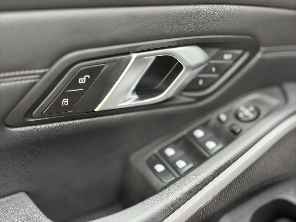 330e Executive 293pk | Nieuw Model | Virtual Cockpit | Apple Carplay/Android Auto | Dab | Elektrisch bedienbare achterklep | LED koplampen | Sportstoelen | Trekhaak elektrisch bedienbaar | Z