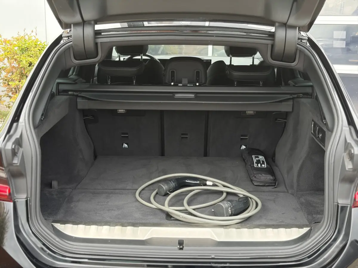 330e Executive 293pk | Nieuw Model | Virtual Cockpit | Apple Carplay/Android Auto | Dab | Elektrisch bedienbare achterklep | LED koplampen | Sportstoelen | Trekhaak elektrisch bedienbaar | Z