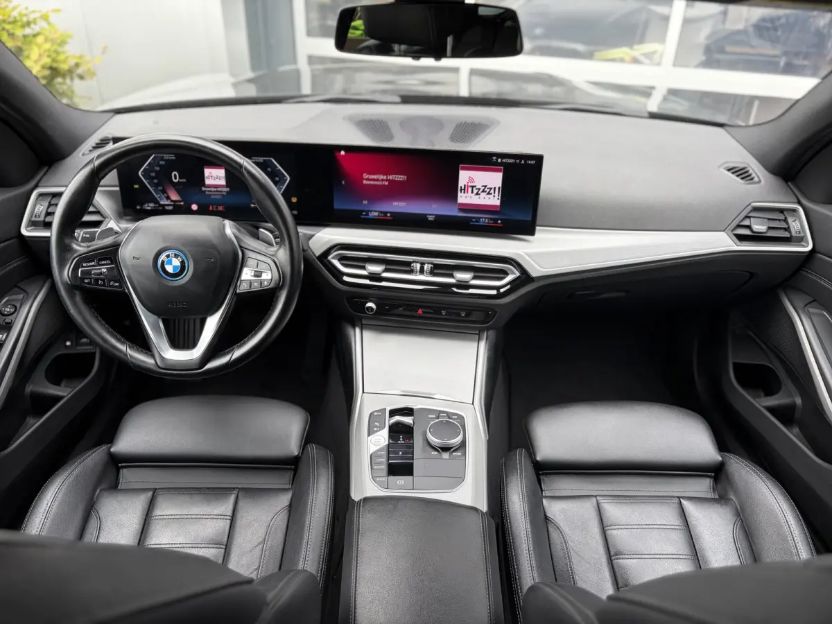 330e Executive 293pk | Nieuw Model | Virtual Cockpit | Apple Carplay/Android Auto | Dab | Elektrisch bedienbare achterklep | LED koplampen | Sportstoelen | Trekhaak elektrisch bedienbaar | Z