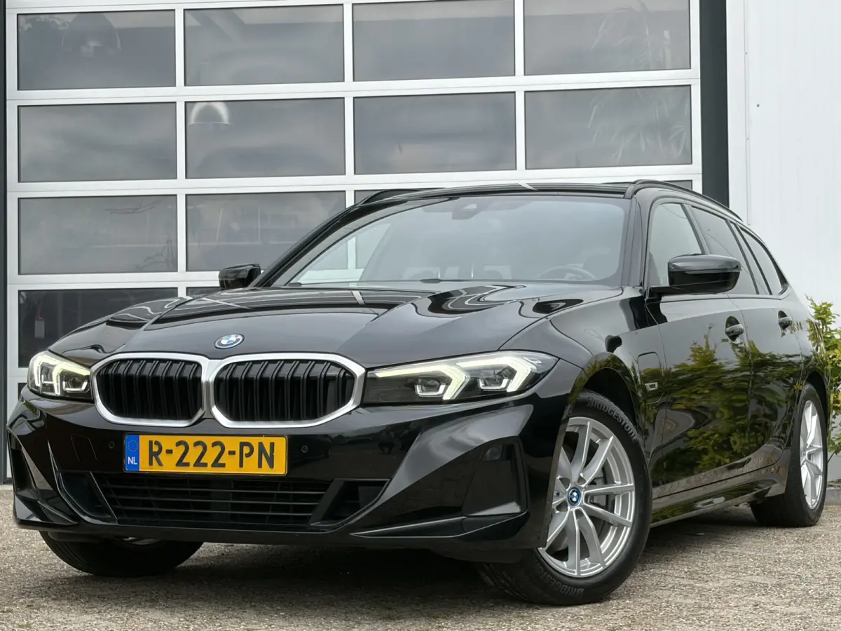 330e Executive 293pk | Nieuw Model | Virtual Cockpit | Apple Carplay/Android Auto | Dab | Elektrisch bedienbare achterklep | LED koplampen | Sportstoelen | Trekhaak elektrisch bedienbaar | Z
