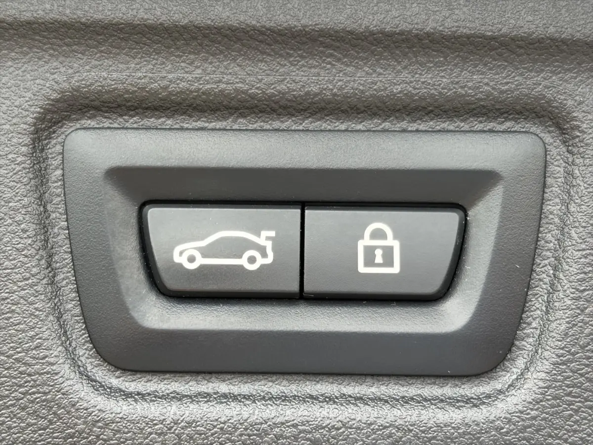 330e Executive 293pk | Nieuw Model | Virtual Cockpit | Apple Carplay/Android Auto | Dab | Elektrisch bedienbare achterklep | LED koplampen | Sportstoelen | Trekhaak elektrisch bedienbaar | Z