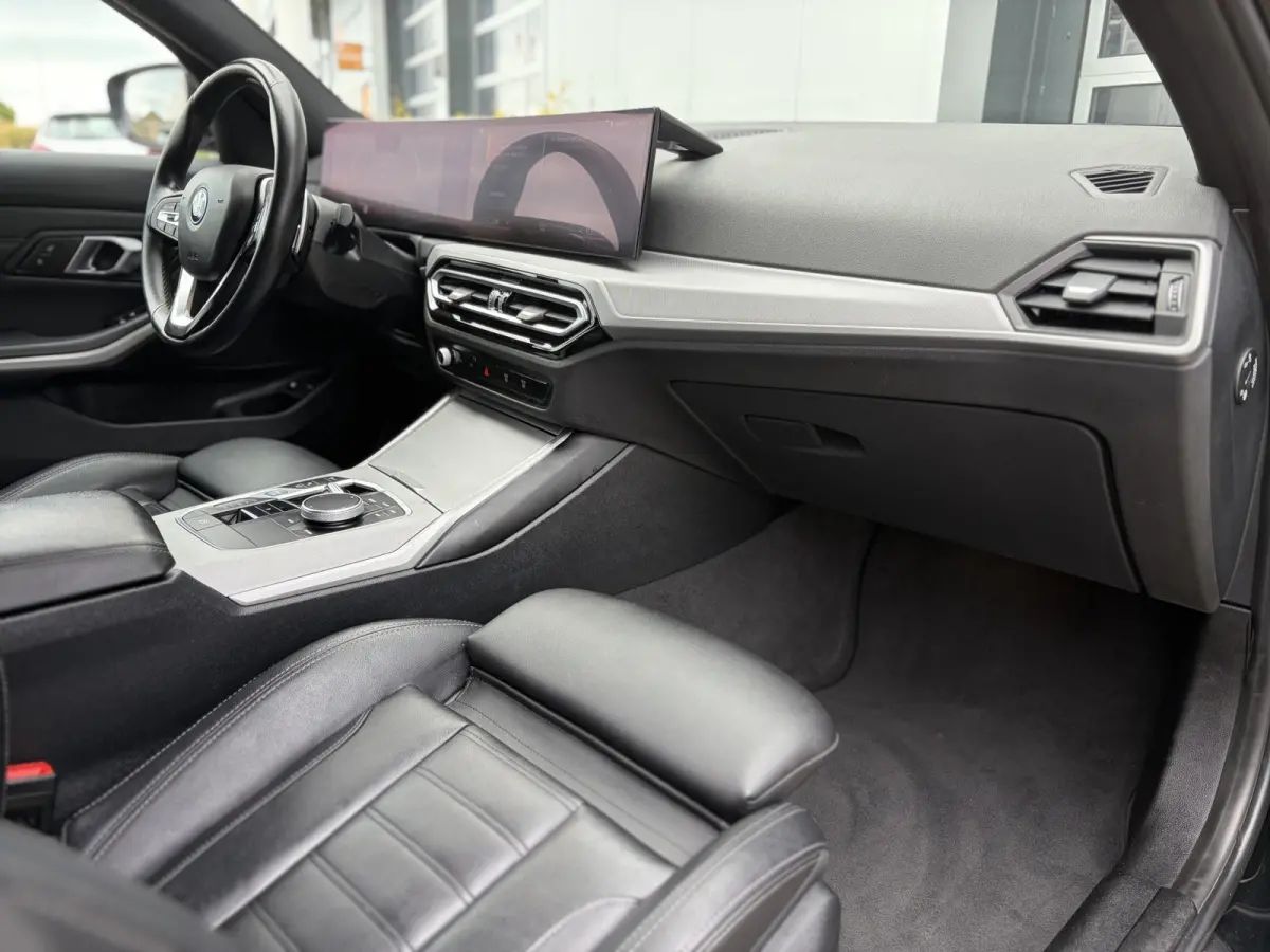 330e Executive 293pk | Nieuw Model | Virtual Cockpit | Apple Carplay/Android Auto | Dab | Elektrisch bedienbare achterklep | LED koplampen | Sportstoelen | Trekhaak elektrisch bedienbaar | Z