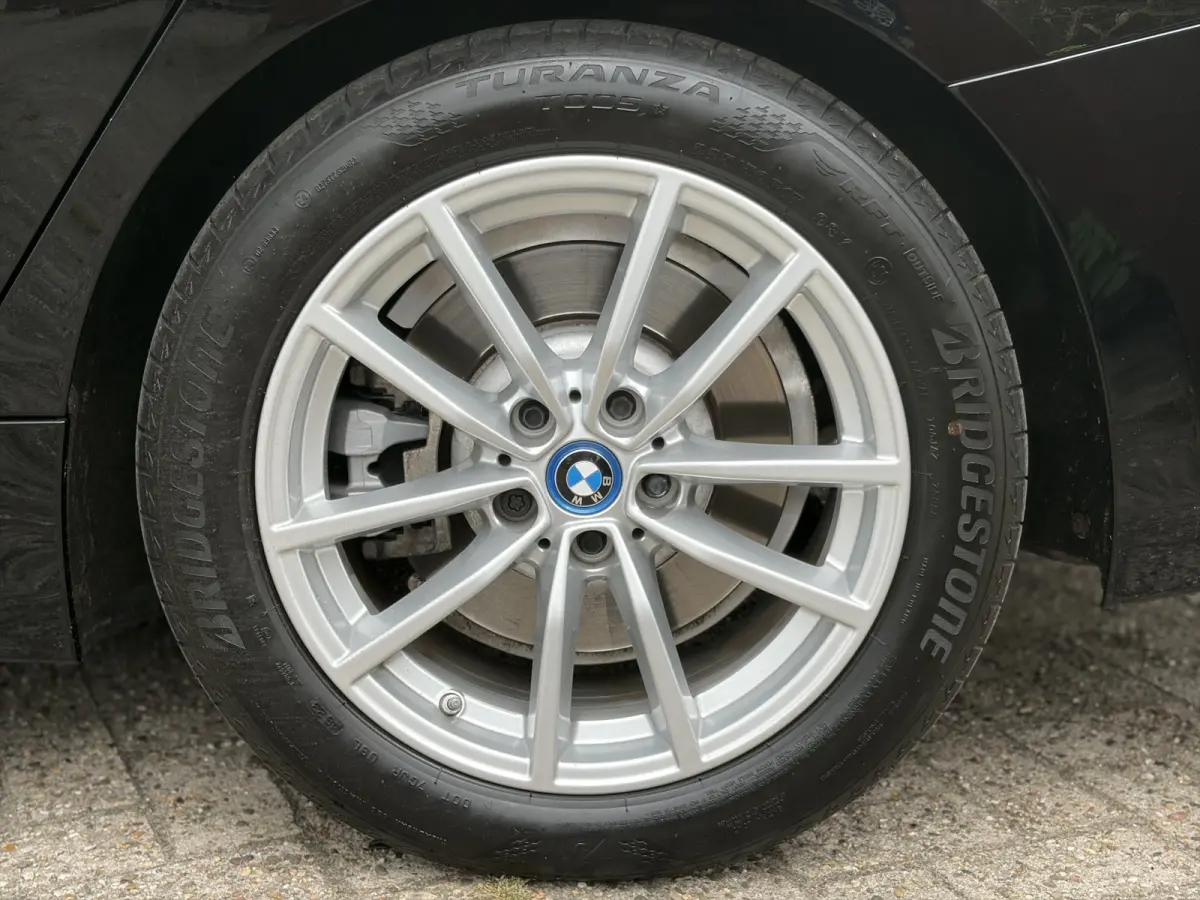 330e Executive 293pk | Nieuw Model | Virtual Cockpit | Apple Carplay/Android Auto | Dab | Elektrisch bedienbare achterklep | LED koplampen | Sportstoelen | Trekhaak elektrisch bedienbaar | Z