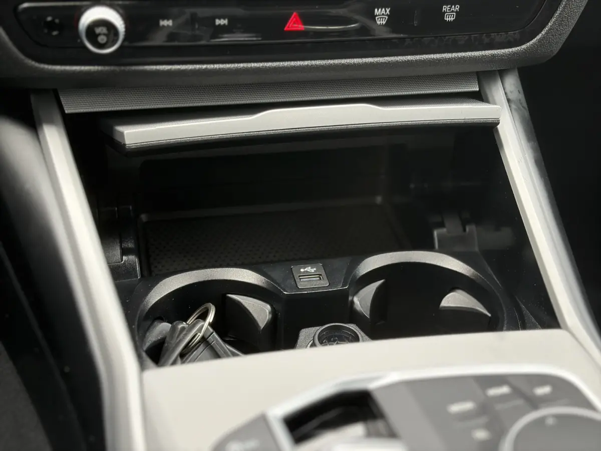 330e Executive 293pk | Nieuw Model | Virtual Cockpit | Apple Carplay/Android Auto | Dab | Elektrisch bedienbare achterklep | LED koplampen | Sportstoelen | Trekhaak elektrisch bedienbaar | Z