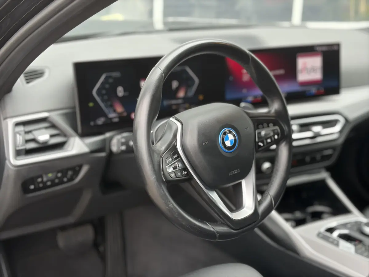 330e Executive 293pk | Nieuw Model | Virtual Cockpit | Apple Carplay/Android Auto | Dab | Elektrisch bedienbare achterklep | LED koplampen | Sportstoelen | Trekhaak elektrisch bedienbaar | Z