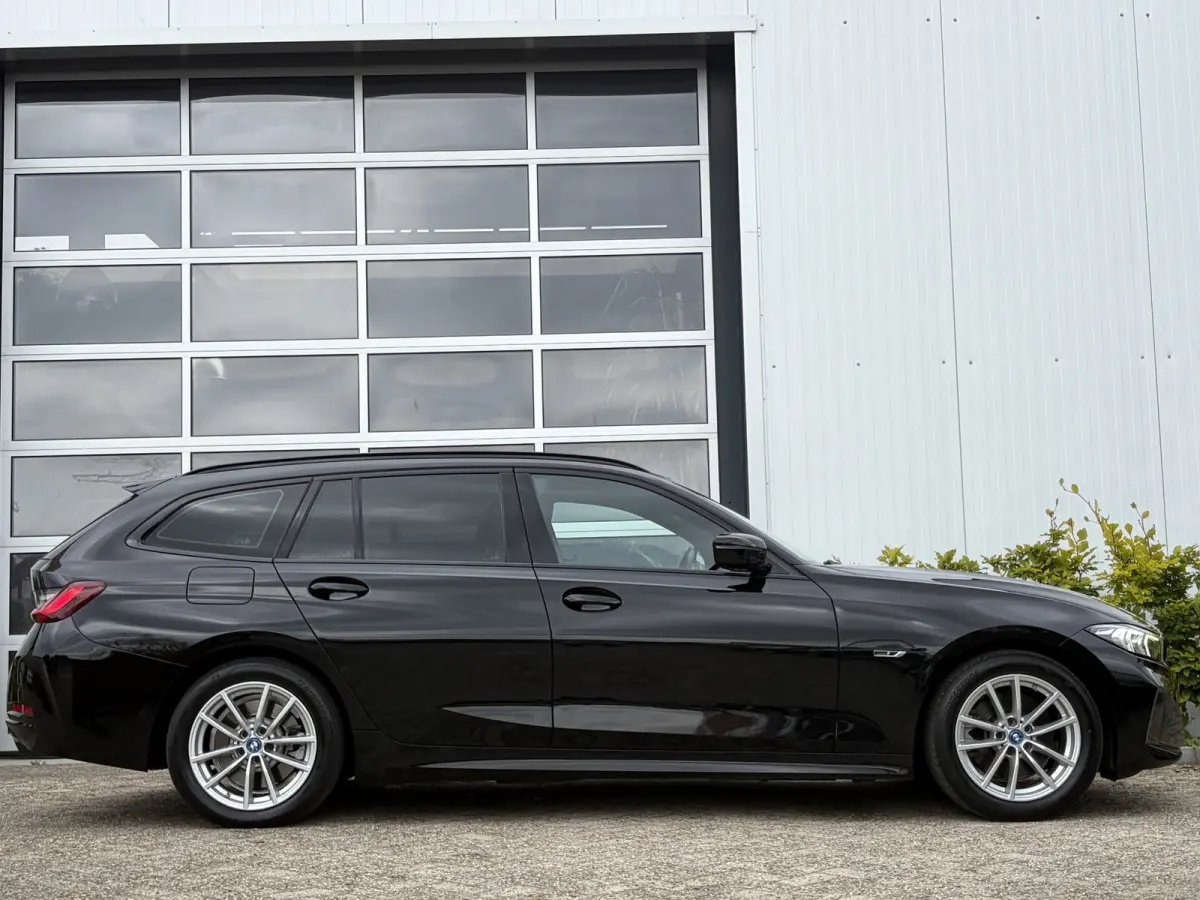 330e Executive 293pk | Nieuw Model | Virtual Cockpit | Apple Carplay/Android Auto | Dab | Elektrisch bedienbare achterklep | LED koplampen | Sportstoelen | Trekhaak elektrisch bedienbaar | Z
