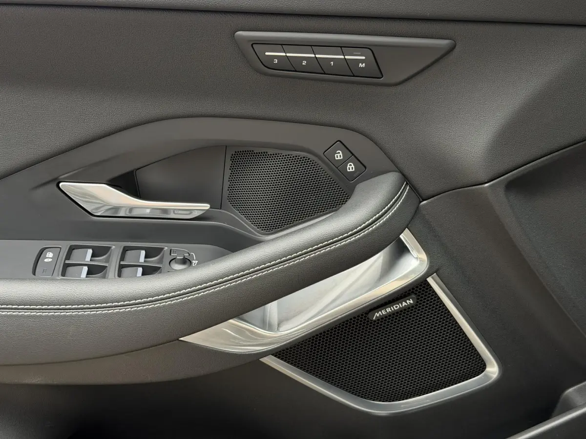 1.5 P300e AWD R-Dynamic HSE | Leder/Carplay/3D-Camera/Memory/Meridian