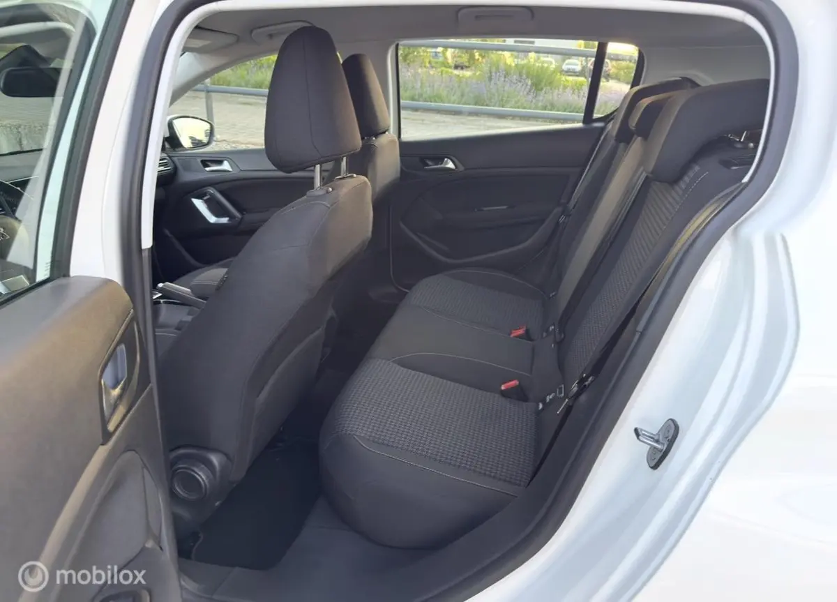 1.2 PureTech Blue Lease Premium
