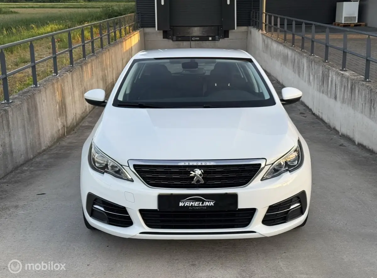 1.2 PureTech Blue Lease Premium