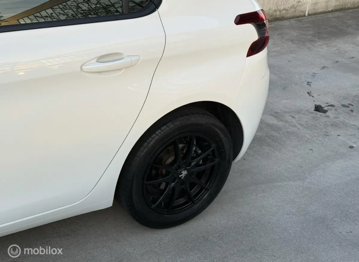 1.2 PureTech Blue Lease Premium