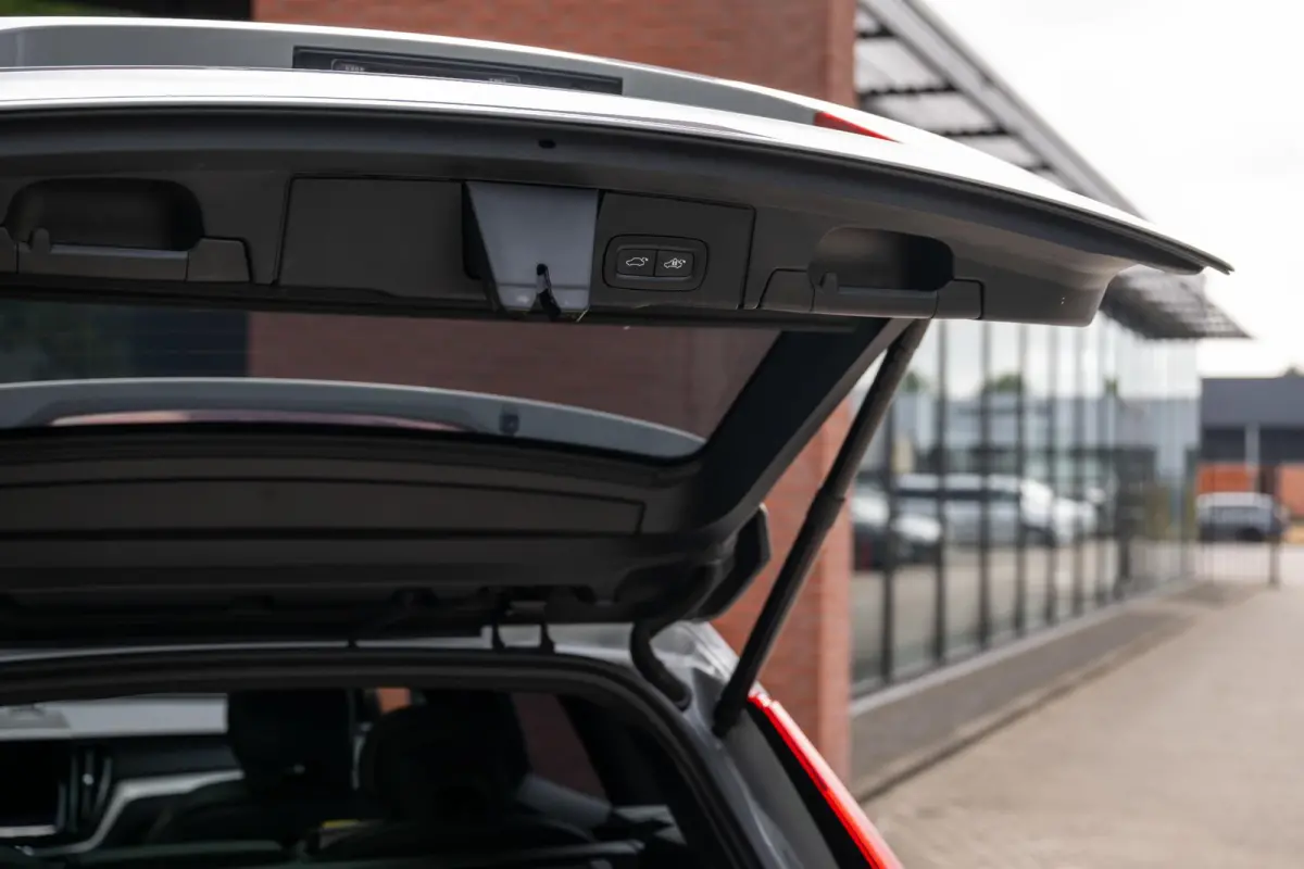 2.0 T8 AWD Polestar Engineered HEICO B&W Pano