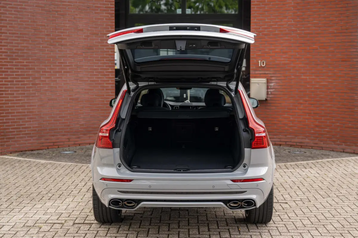 2.0 T8 AWD Polestar Engineered HEICO B&W Pano