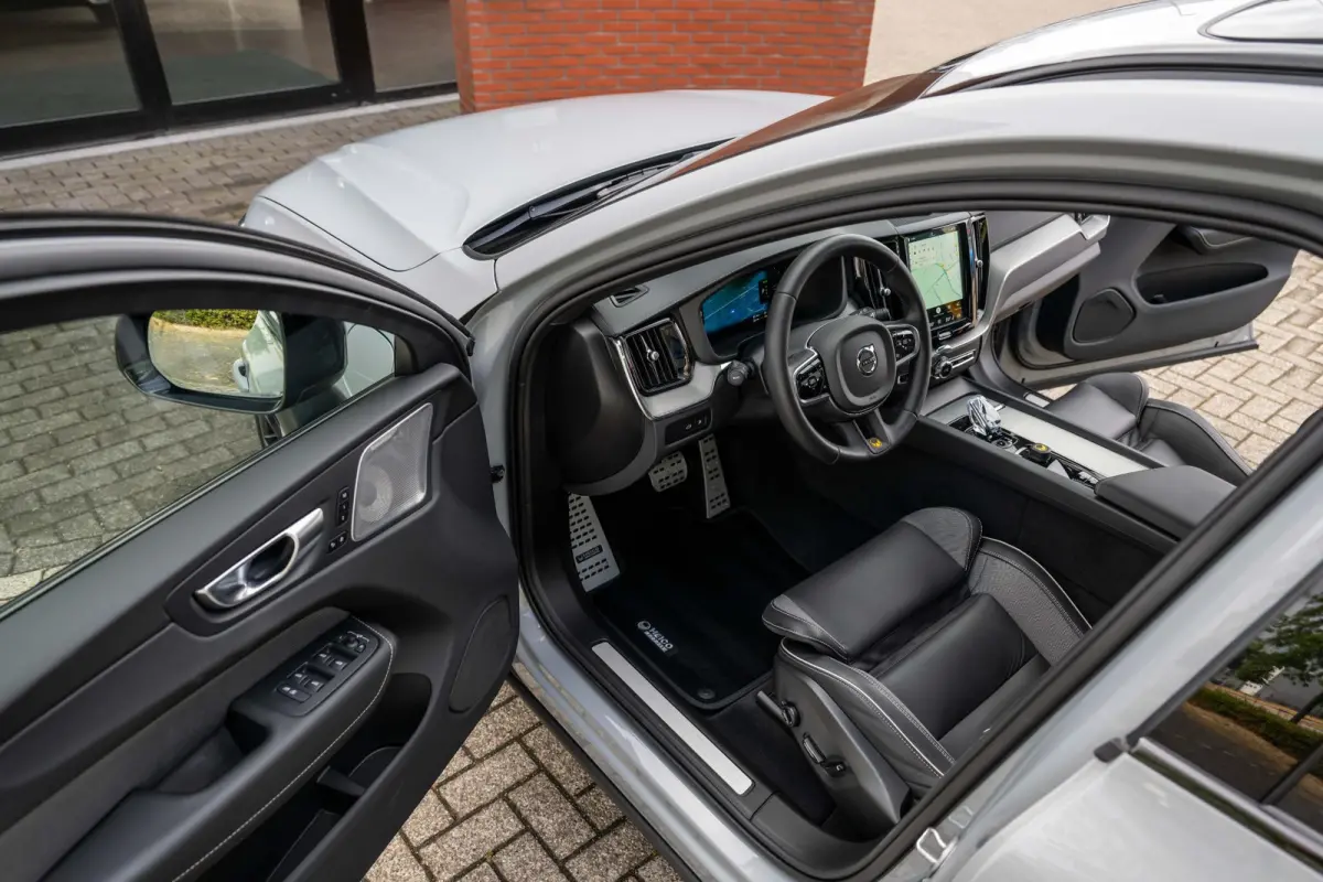 2.0 T8 AWD Polestar Engineered HEICO B&W Pano