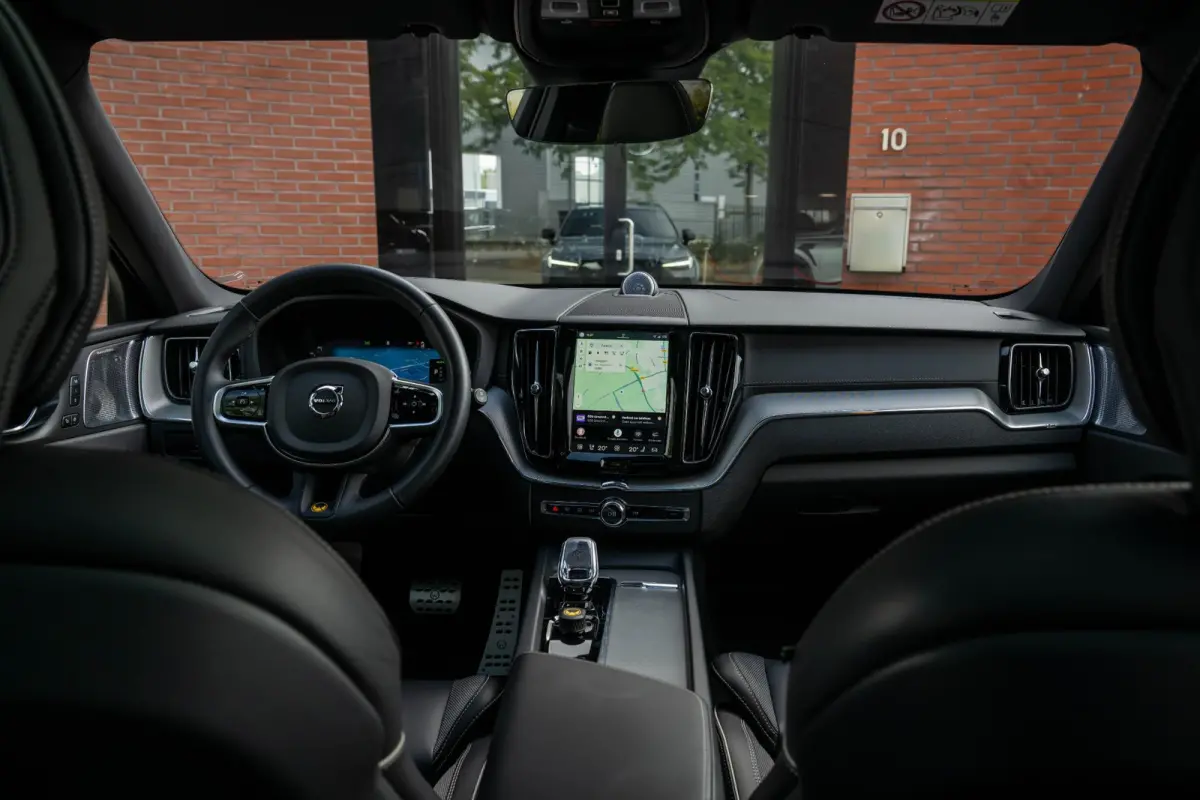 2.0 T8 AWD Polestar Engineered HEICO B&W Pano