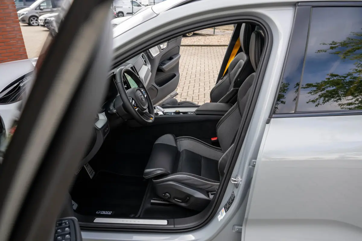 2.0 T8 AWD Polestar Engineered HEICO B&W Pano