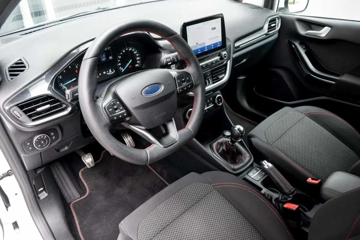 1.0 EcoBoost Hybrid ST-Line|WINTERPACK|KEYLESS|CLIMATE|CARPLAY|PDC|PARK ASSIST
