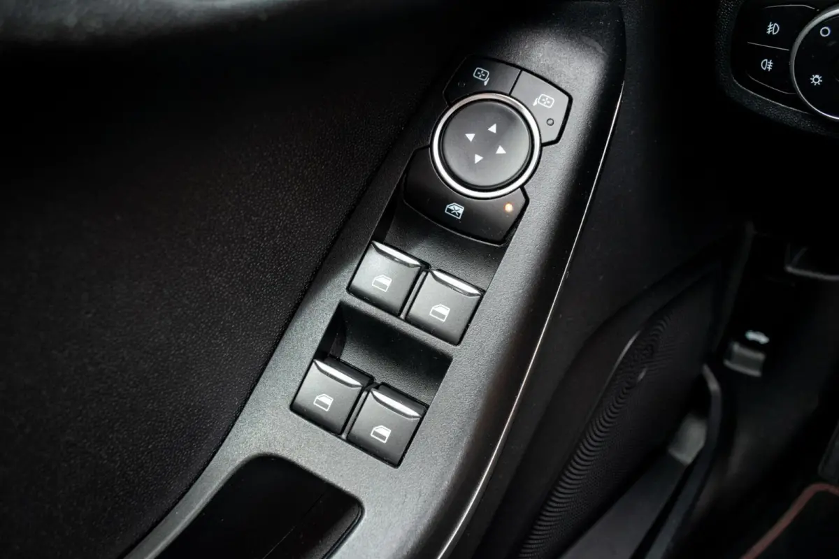 1.0 EcoBoost Hybrid ST-Line|WINTERPACK|KEYLESS|CLIMATE|CARPLAY|PDC|PARK ASSIST