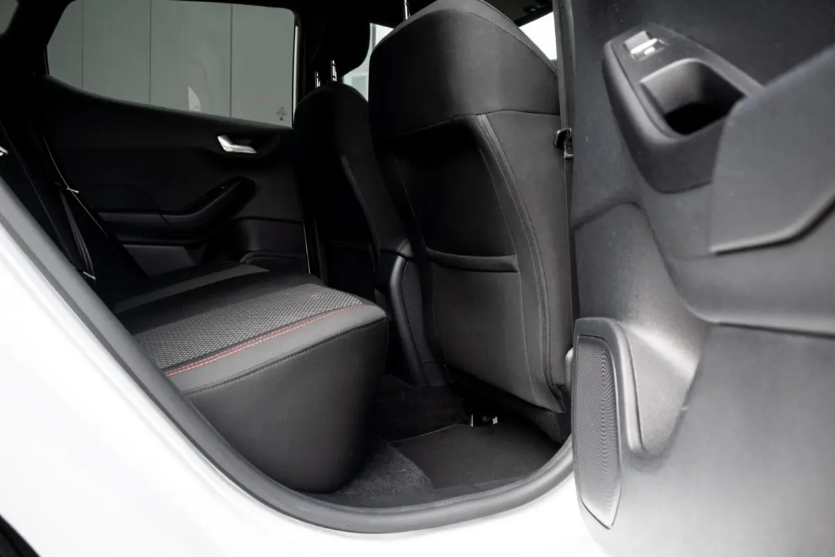 1.0 EcoBoost Hybrid ST-Line|WINTERPACK|KEYLESS|CLIMATE|CARPLAY|PDC|PARK ASSIST