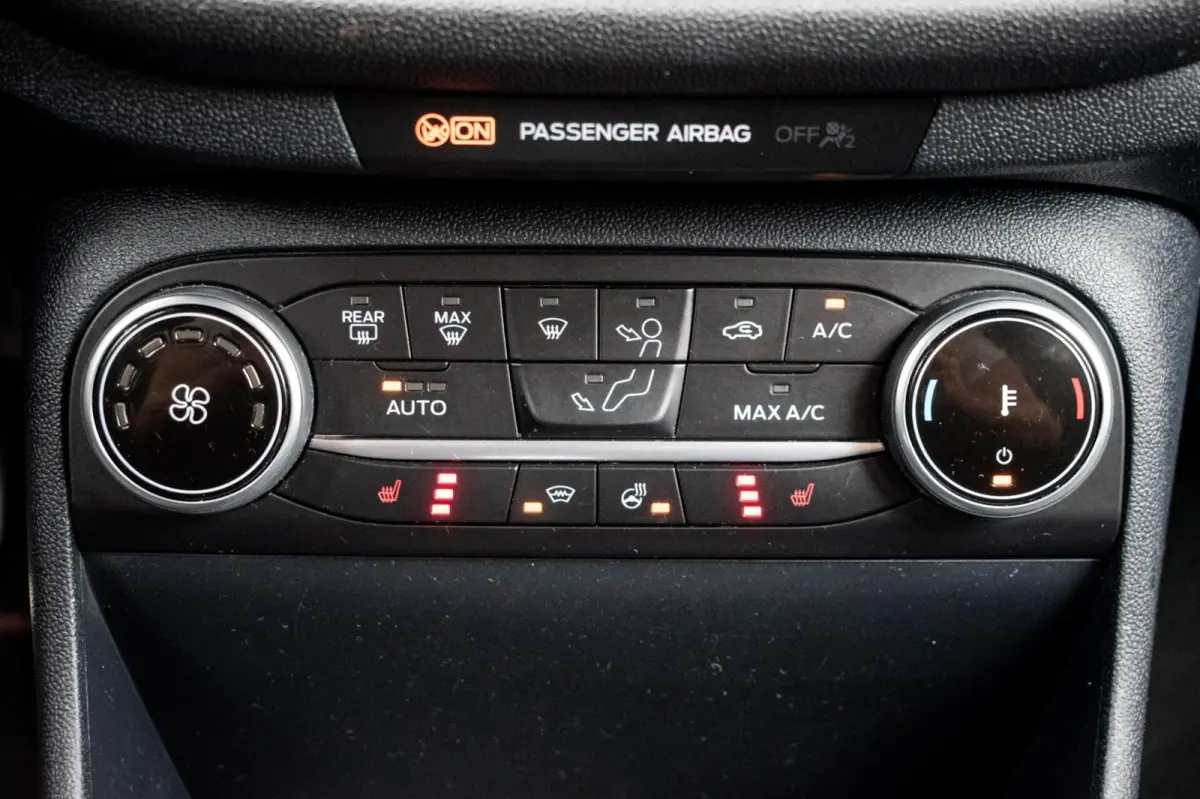 1.0 EcoBoost Hybrid ST-Line|WINTERPACK|KEYLESS|CLIMATE|CARPLAY|PDC|PARK ASSIST