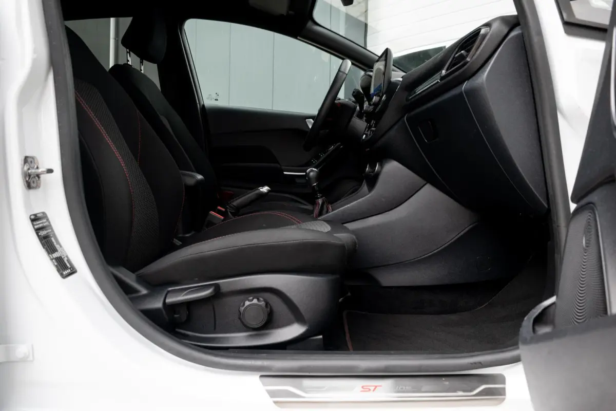 1.0 EcoBoost Hybrid ST-Line|WINTERPACK|KEYLESS|CLIMATE|CARPLAY|PDC|PARK ASSIST