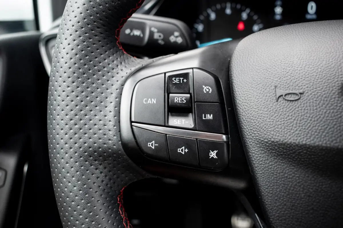 1.0 EcoBoost Hybrid ST-Line|WINTERPACK|KEYLESS|CLIMATE|CARPLAY|PDC|PARK ASSIST