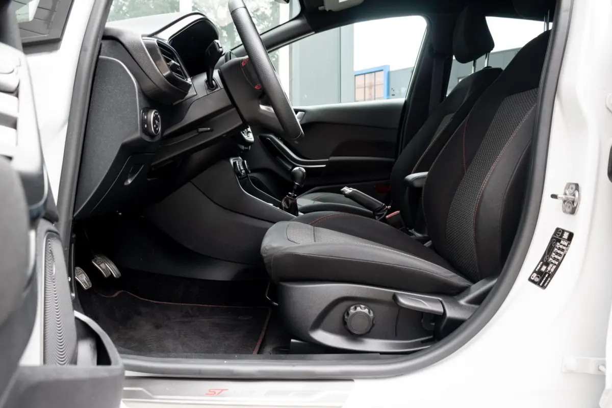 1.0 EcoBoost Hybrid ST-Line|WINTERPACK|KEYLESS|CLIMATE|CARPLAY|PDC|PARK ASSIST