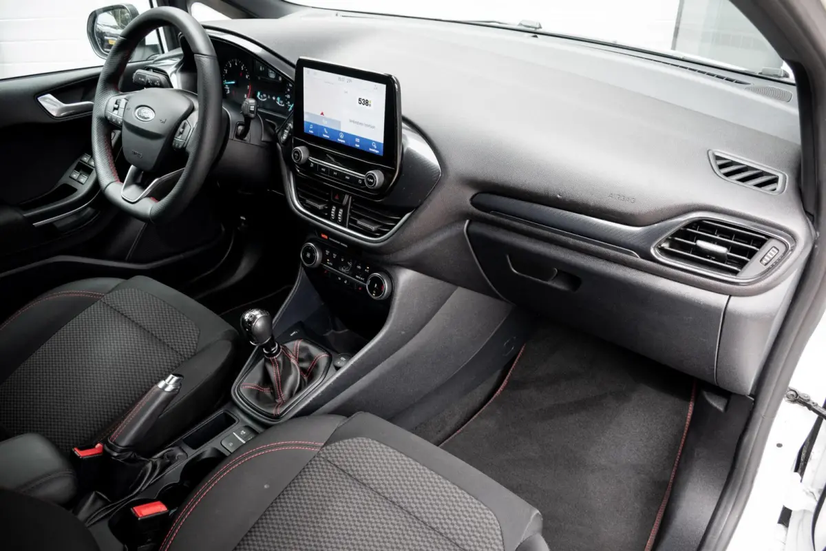 1.0 EcoBoost Hybrid ST-Line|WINTERPACK|KEYLESS|CLIMATE|CARPLAY|PDC|PARK ASSIST