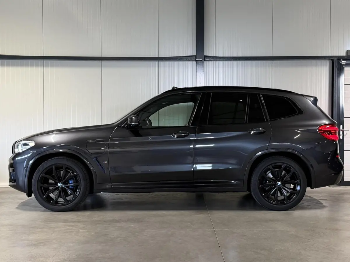xDrive30e High Executive M-sport Pano Trekhaak Camera