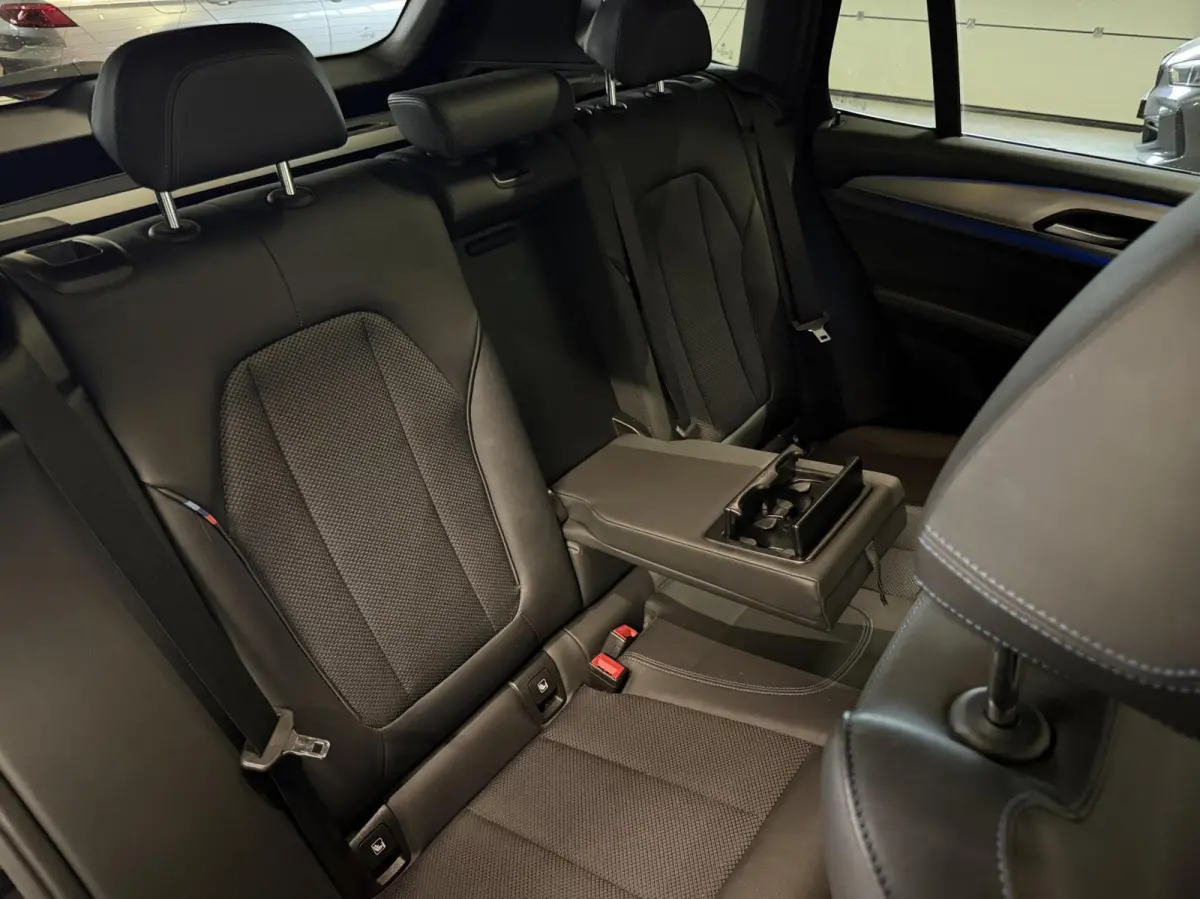 xDrive30e High Executive M-sport Pano Trekhaak Camera