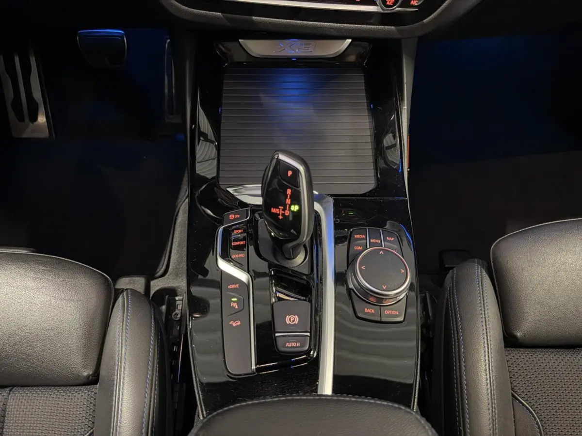 xDrive30e High Executive M-sport Pano Trekhaak Camera