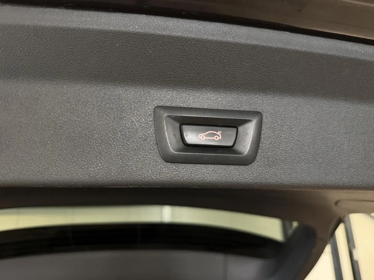 xDrive30e High Executive M-sport Pano Trekhaak Camera