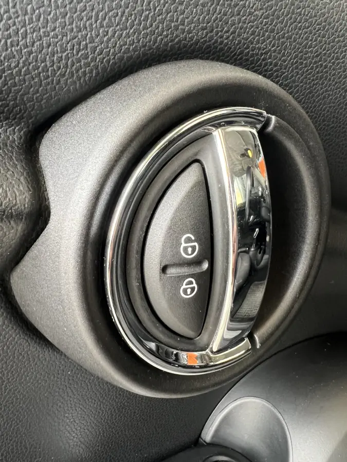1.5 One Business | AUTOMAAT | NAVI | PDC V+A | CRUISE CONTROL | CLIMATE CONTROL | LMV 16'' | STOELVERWARMING | BLUETOOTH | LED